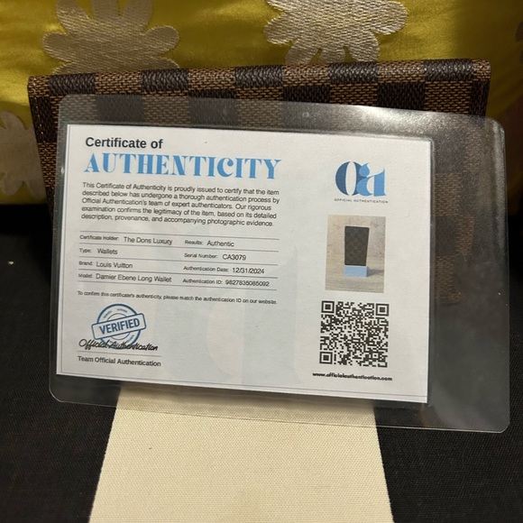 Louis Vuitton Damier Ebene
Long Credit Card Wallet #CA3079
COA Mint Condition - Picture 3 of 9